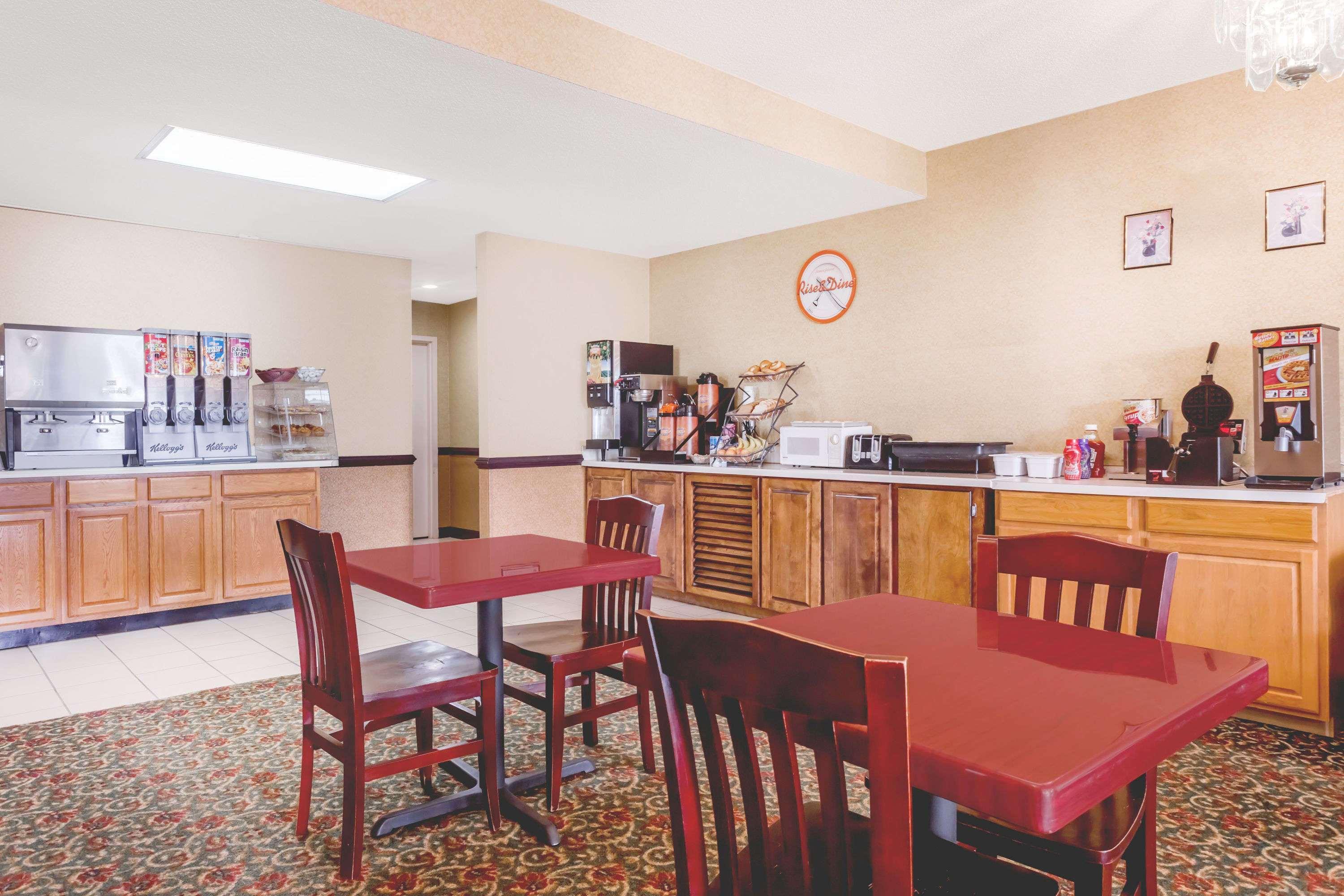 ฮาวเวิร์ด จอห์นสัน บาย วินด์แฮม เพอรี จอร์เจีย Motel เพอร์รี ภายนอก รูปภาพ